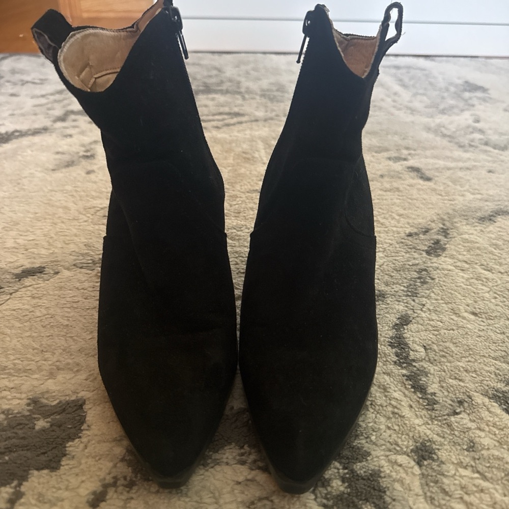 Yoki Black Ankle Booties
